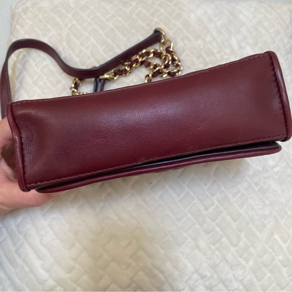 Tory Burch burgundy maroon, red Fleming bag, Crossbody, gold chain - Picture 9 of 13